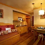 Ξενοδοχείο με διαμερίσματα Checrouit 3*