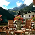 Aparthotel Checrouit 3*
