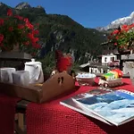 Aparthotel Checrouit Courmayeur