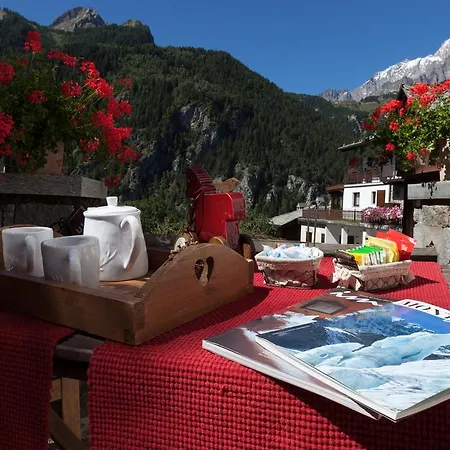 Aparthotel Checrouit Courmayeur