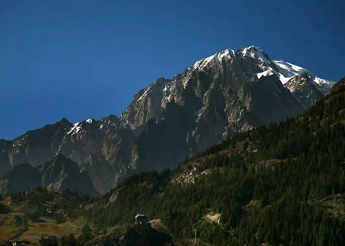 Aparthotel Checrouit